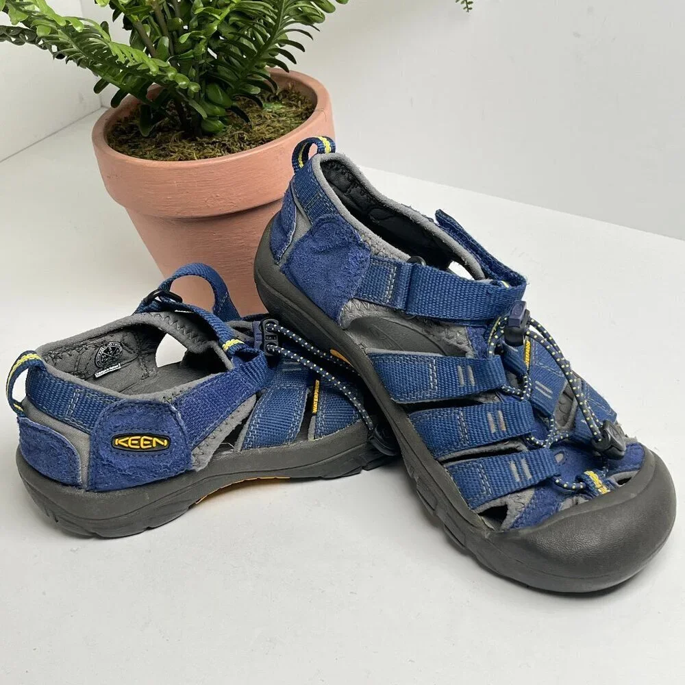 Keen Newport H2 Sandals Big Kid‎ Size US 3 EU 35 waterproof Easy Bungee Velcro